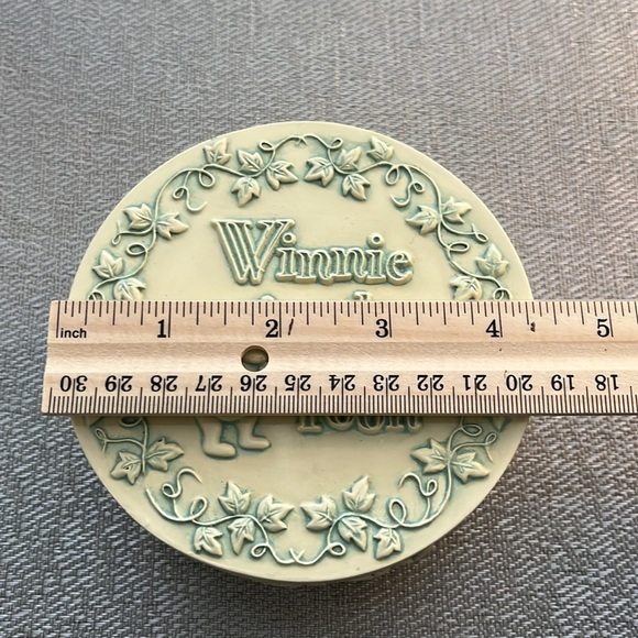 Authentic Disney Winnie the Pooh Limited Edition Covered Round Box - Picture 6 of 10